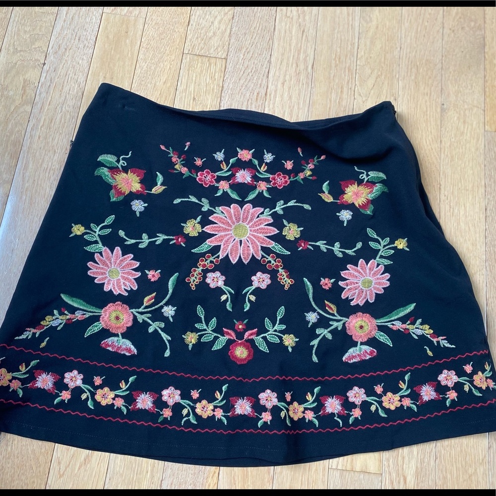 Floral embroidered black skirt